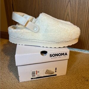 Sonoma Off-White Fuzzy Clogs